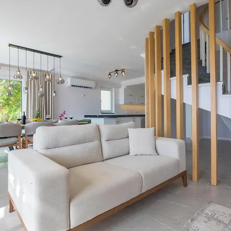 Beachfront White With Private Swimming Pool *