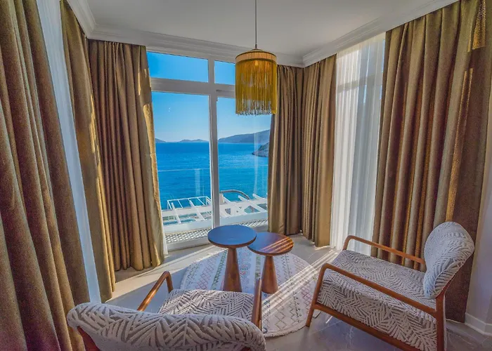 Beachfront White With Private Swimming Pool Villa *