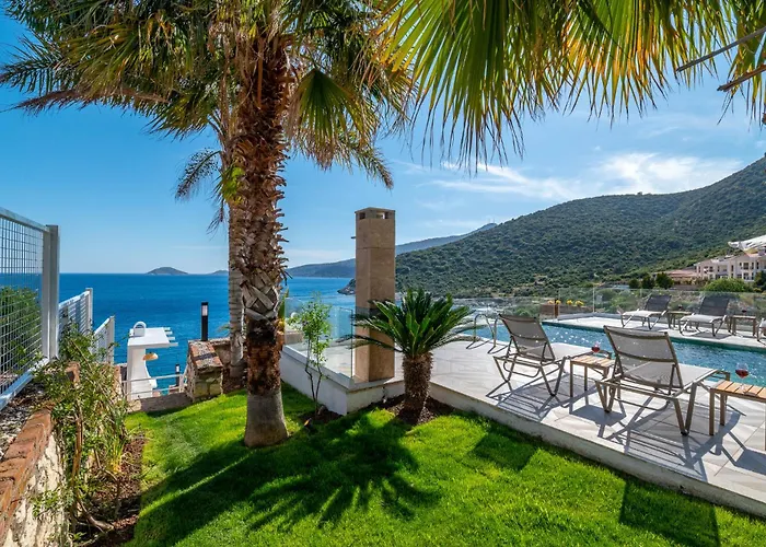 Beachfront White With Private Swimming Pool Villa *