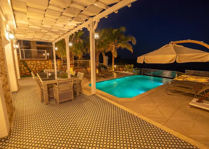 Villa Beachfront White With Private Swimming Pool *
