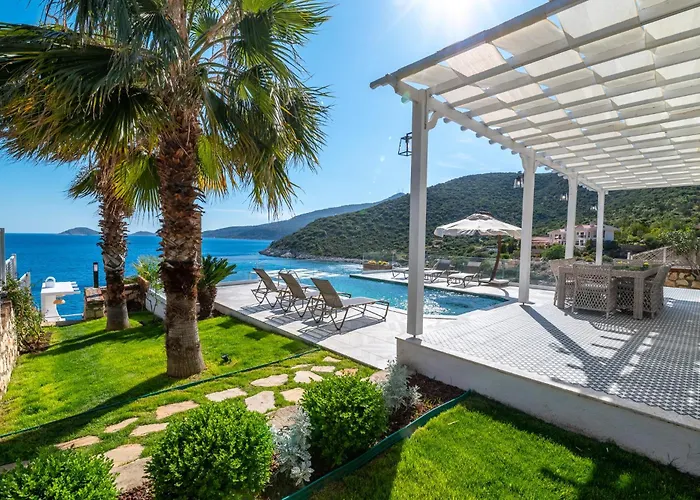 Villa Beachfront White With Private Swimming Pool *