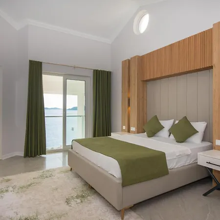 Beachfront White With Private Swimming Pool *