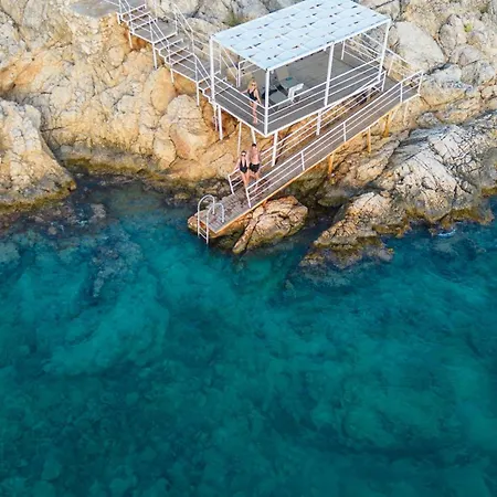 Beachfront White With Private Swimming Pool Villa *