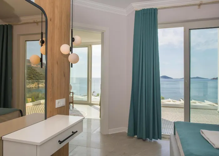 Beachfront White Wıth Private Swimming Pool