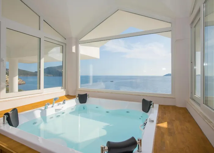 Villa Beachfront White Wıth Private Swimming Pool *