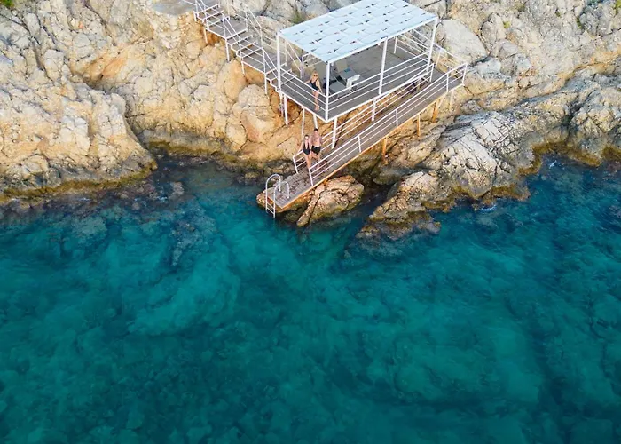 Beachfront White Wıth Private Swimming Pool Villa *