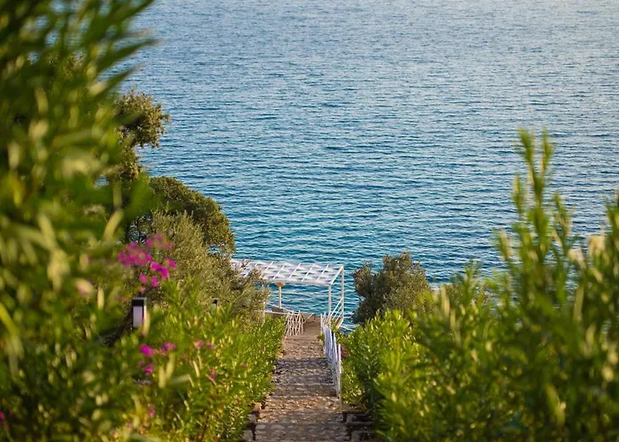 Beachfront White Wıth Private Swimming Pool *