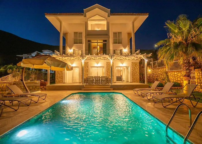 Beachfront White Wıth Private Swimming Pool *