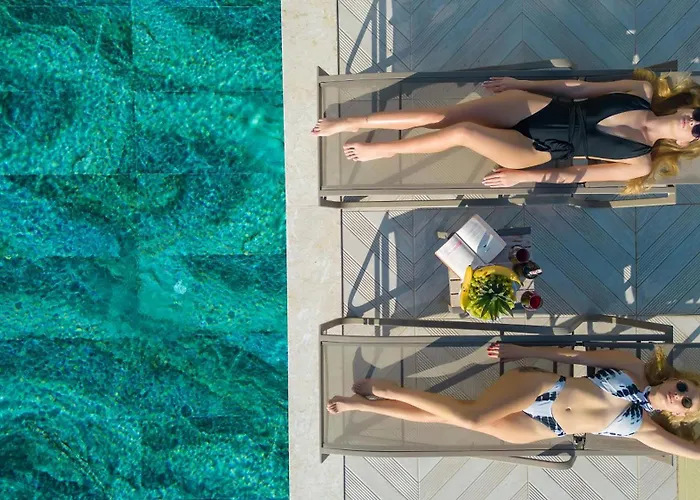 Beachfront White Wıth Private Swimming Pool