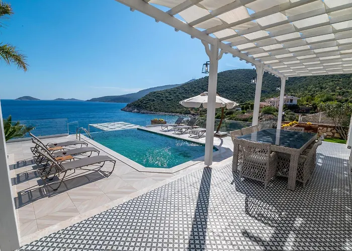 Beachfront White Wıth Private Swimming Pool Kalkan