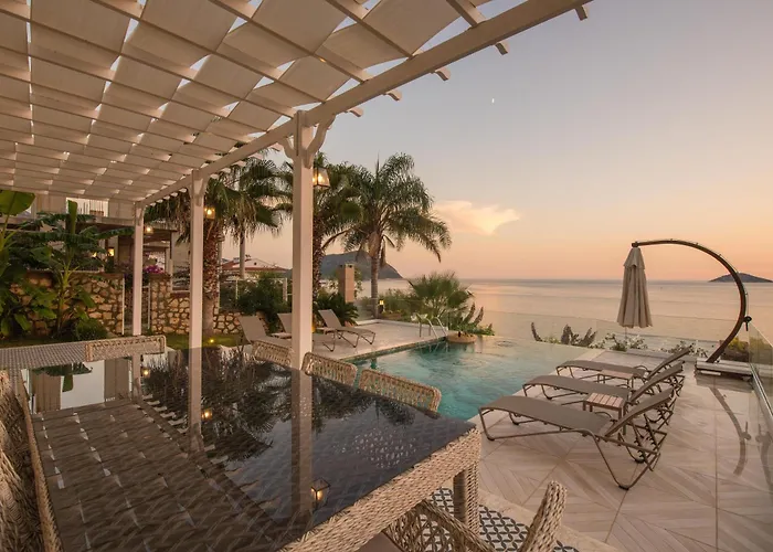 Beachfront White Wıth Private Swimming Pool Villa *