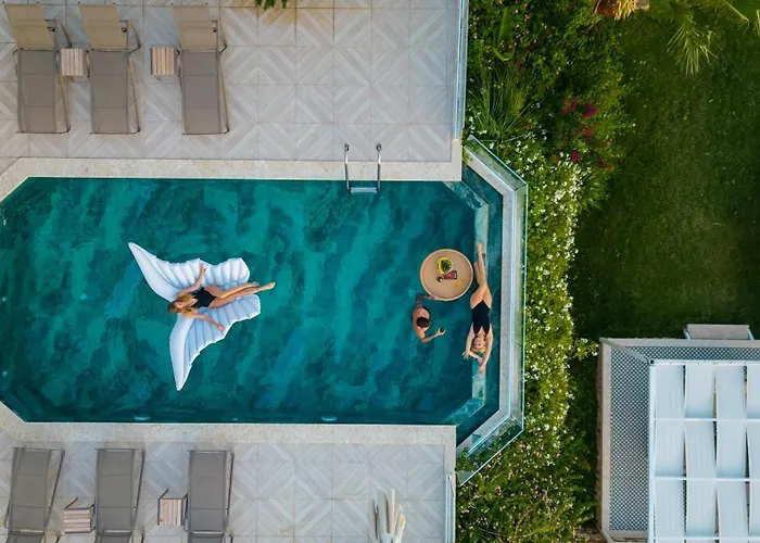 Beachfront White Wıth Private Swimming Pool Kalkan