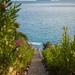 Beachfront White With Private Swimming Pool *
