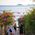 Beachfront White With Private Swimming Pool *