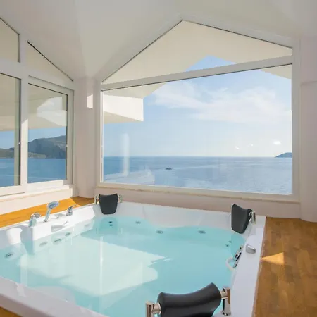 빌라 Beachfront White With Private Swimming Pool *