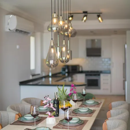 Beachfront White With Private Swimming Pool 빌라