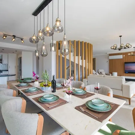 빌라 Beachfront White With Private Swimming Pool