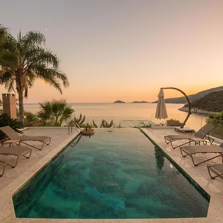 빌라 Beachfront White With Private Swimming Pool 칼칸