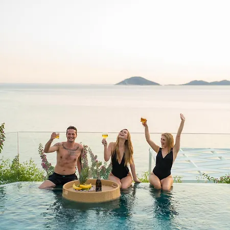 Beachfront White With Private Swimming Pool 빌라 칼칸